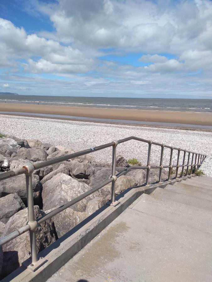 D24 Is A 2 Bedroom 6 Berth Caravan Close To The Beach On Whitehouse Leisure Park In Towyn Near Rhyl With Decking And Private Parking Space This Is A Pet Free Caravan Абергеле Экстерьер фото
