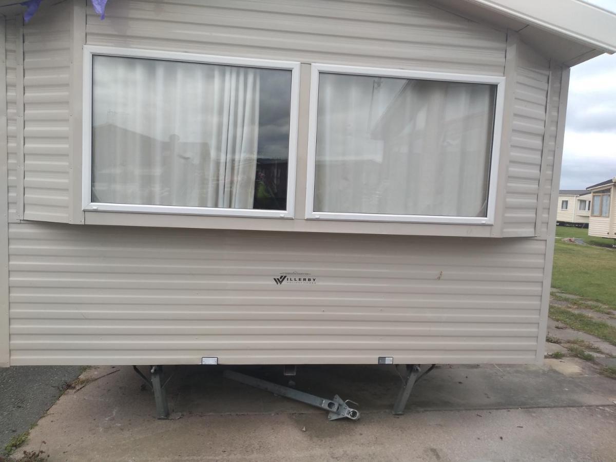 D24 Is A 2 Bedroom 6 Berth Caravan Close To The Beach On Whitehouse Leisure Park In Towyn Near Rhyl With Decking And Private Parking Space This Is A Pet Free Caravan Абергеле Экстерьер фото