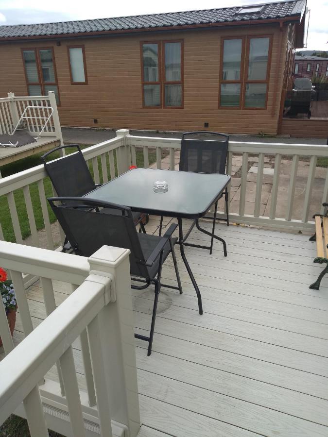 D24 Is A 2 Bedroom 6 Berth Caravan Close To The Beach On Whitehouse Leisure Park In Towyn Near Rhyl With Decking And Private Parking Space This Is A Pet Free Caravan Абергеле Экстерьер фото