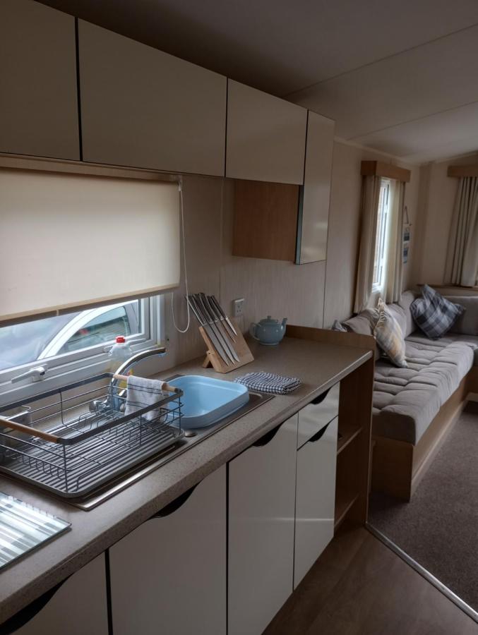 D24 Is A 2 Bedroom 6 Berth Caravan Close To The Beach On Whitehouse Leisure Park In Towyn Near Rhyl With Decking And Private Parking Space This Is A Pet Free Caravan Абергеле Экстерьер фото